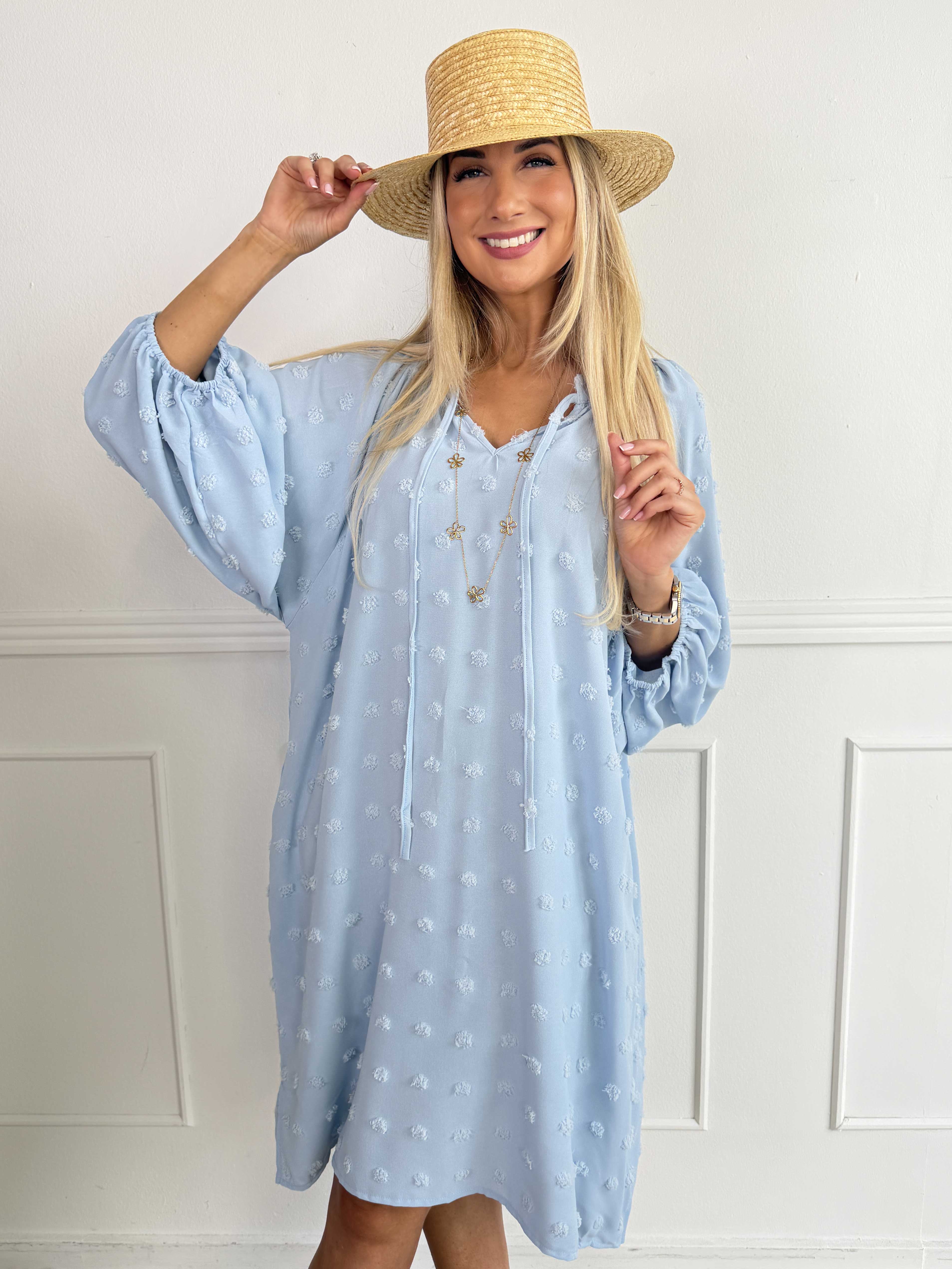 Amidala Romantic - Plus size klänning i viskos med vackra ballongärmar och prickiga detaljer